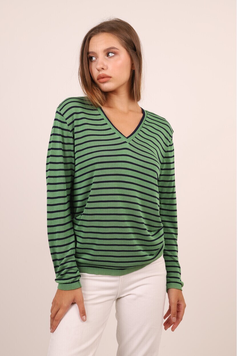 V Yaka Çizgili Triko