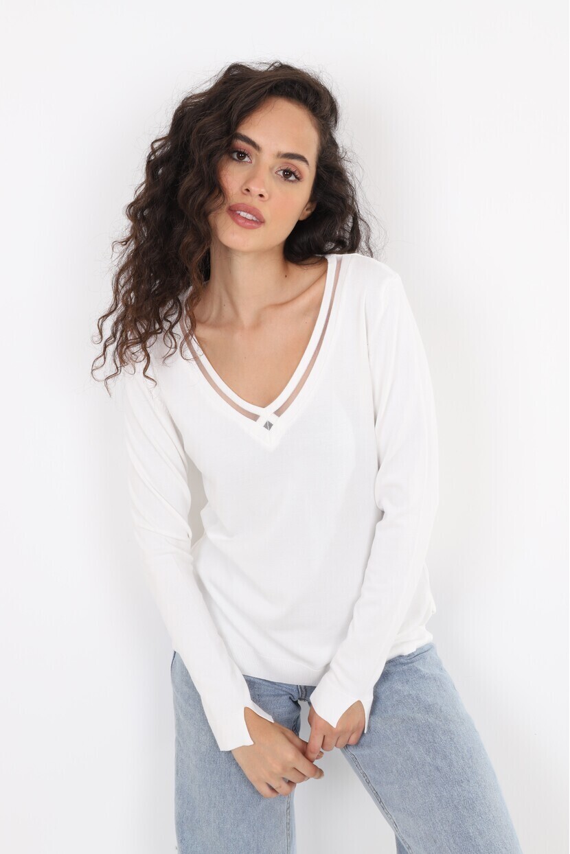 V Yaka Sim Detaylı Triko