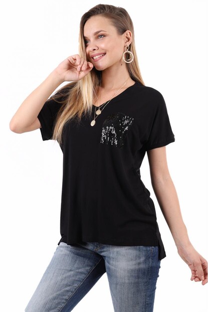 V Yaka Cepli Tişört 