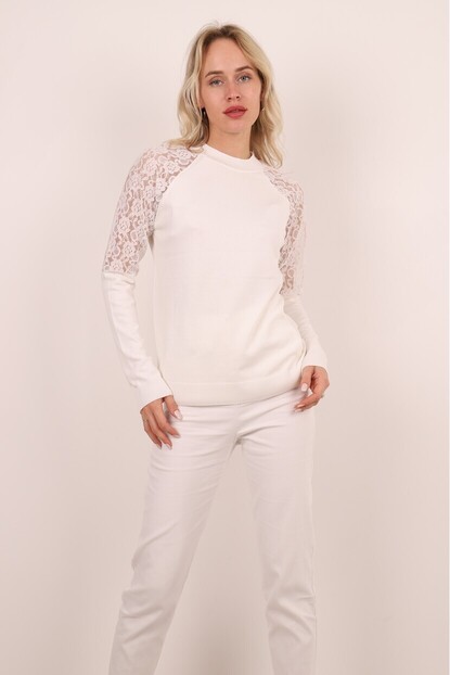 Lace shoulder detailed