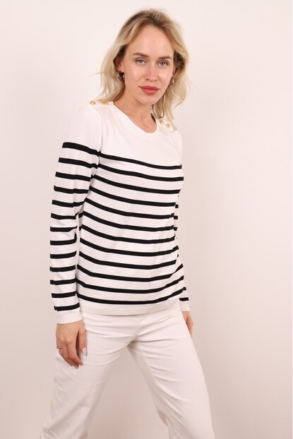 OMUZ DÜĞME DETAYLI TRİKO