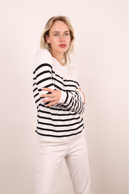 OMUZ DÜĞME DETAYLI TRİKO