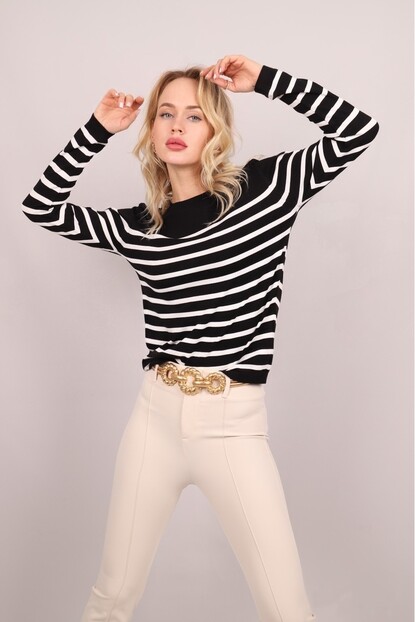 OMUZ DÜĞME DETAYLI TRİKO