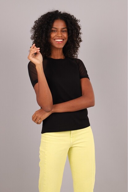 Omuz Tül Detaylı Triko