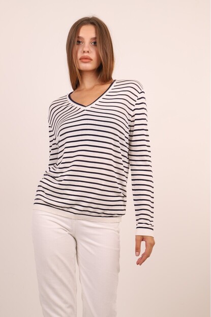 V Yaka Çizgili Triko