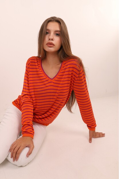 V Yaka Çizgili Triko