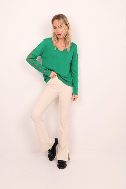 V Yaka Kare Kol Triko