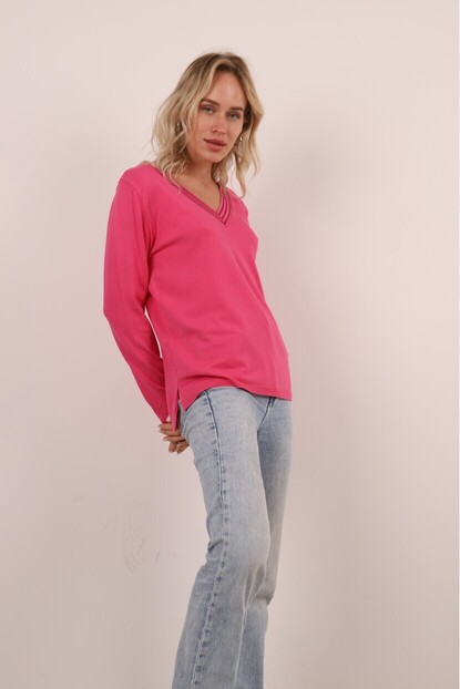 V Yaka Sim Detaylı Triko