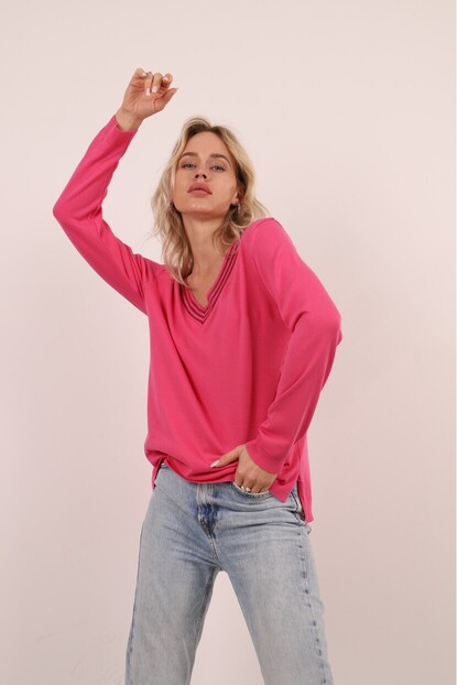 V Yaka Sim Detaylı Triko