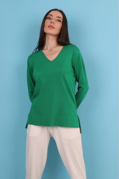 V-neck detail