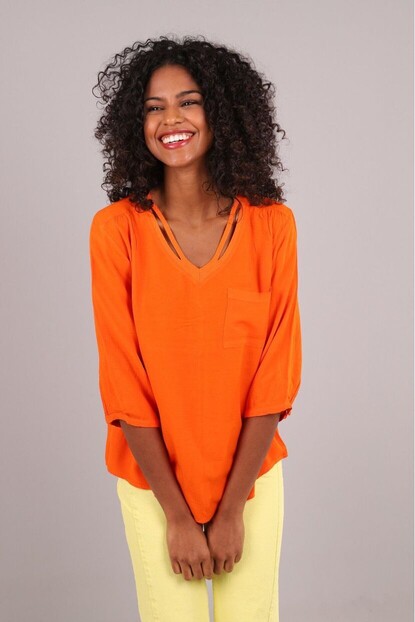 Yaka Detaylı Gömlek 